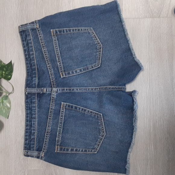 Gap Sexy Boyfriend Short - Picture 2 of 10